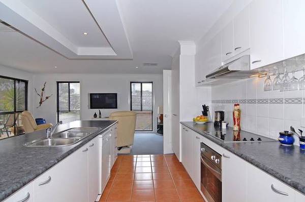 VISTAS OF THE 5TH GREEN PLUS THE BAY Picture 3