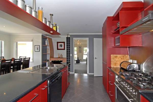 800 SQUARE METRES-STUNNING DESIGN-PERFECTION Picture 1