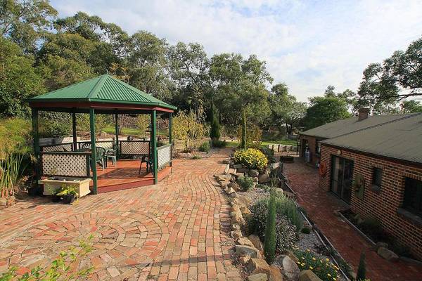 YESTERYEAR STYLING WITH TODAY'S COMFORTS Picture 3