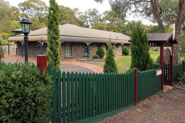 YESTERYEAR STYLING WITH TODAY'S COMFORTS Picture 1