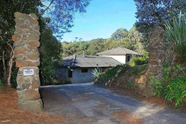 MINI HOBBY FARM OR LIFESTYLE PROPERTY Picture 2