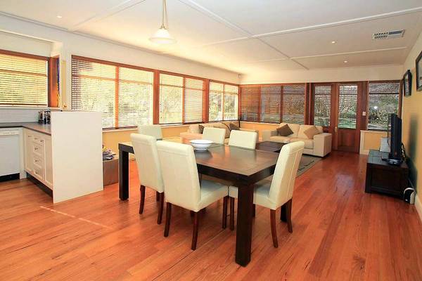 A CELEBRATION OF OLD & NEW - SHOESTRING COTTAGE Picture 3