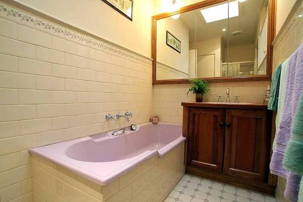 ESCAPE THE HUSTLE & BUSTLE Picture