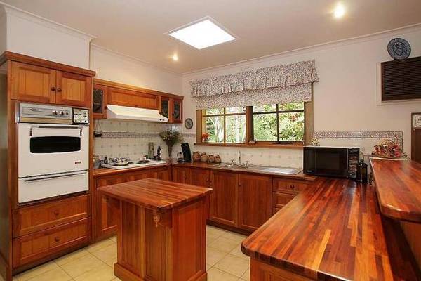 ESCAPE THE HUSTLE & BUSTLE Picture