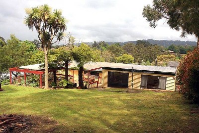 THE ULTIMATE IN EASY CARE LIVING! Picture