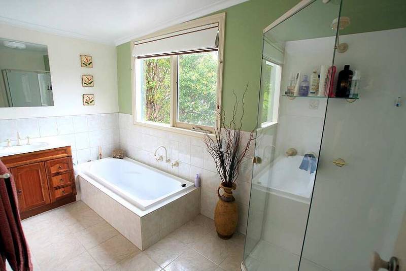 THE ULTIMATE IN EASY CARE LIVING! Picture 3