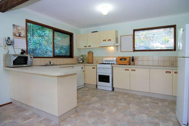 SOLD IN 2 WEEKS WITH OVER 25 INSPECTIONS - BUYERS WAITING. Picture 2