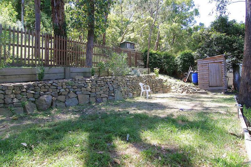 SOLD IN 2 WEEKS WITH OVER 25 INSPECTIONS - BUYERS WAITING. Picture 3