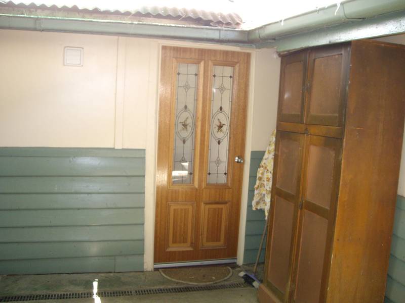 NEAT ONE BEDROOM Picture 2