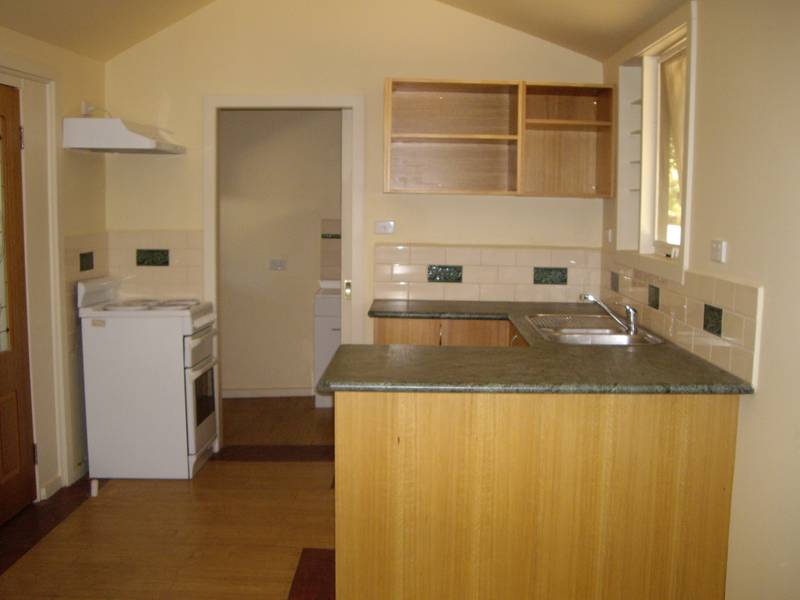 NEAT ONE BEDROOM Picture 3