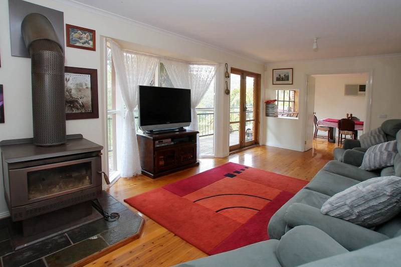 FRESH HOME WITH AN INVITING SET OF OPTIONS Picture 3