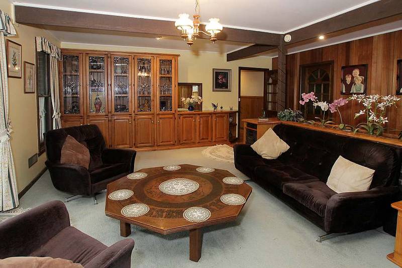 A WELL-PRESENTED ORIGINAL Picture 2