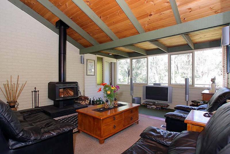 EASY LIVING ON 1.6 ACRES Picture 3