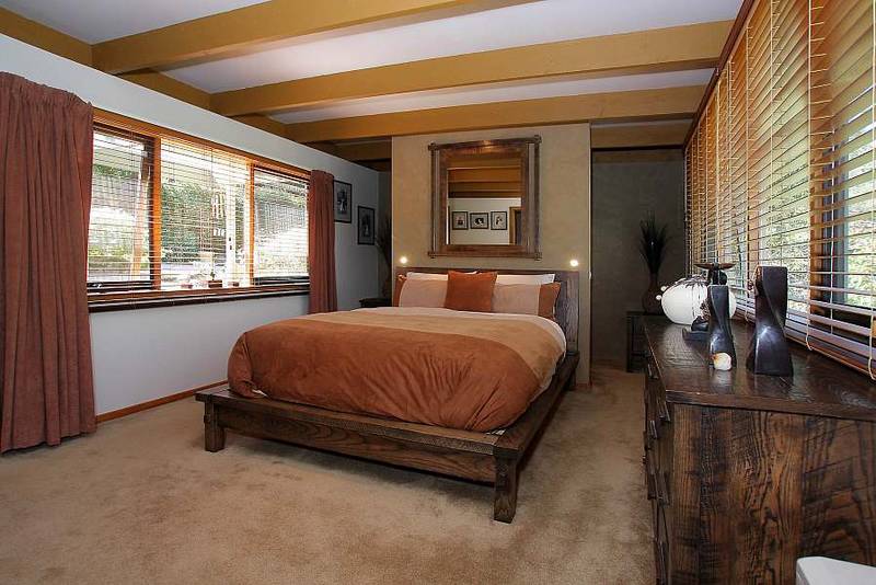 EASY LIVING ON 1.6 ACRES Picture 2