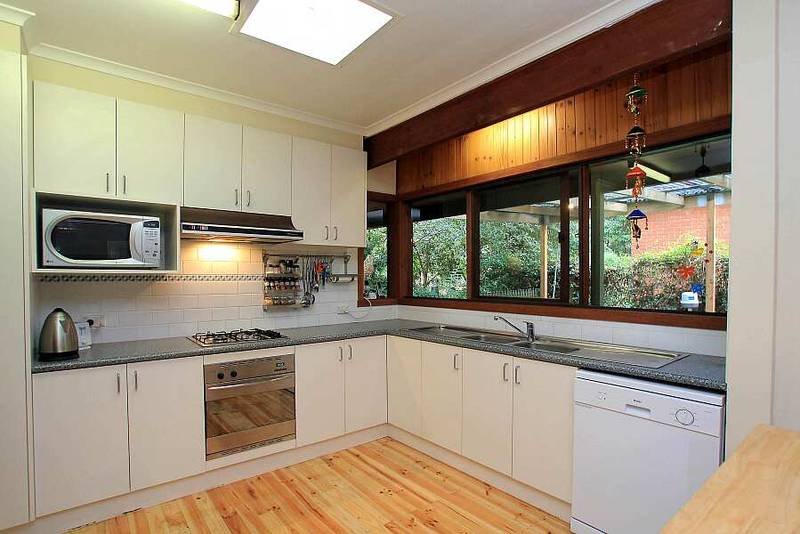 SENSATIONAL FAMILY LIVING! Picture 3