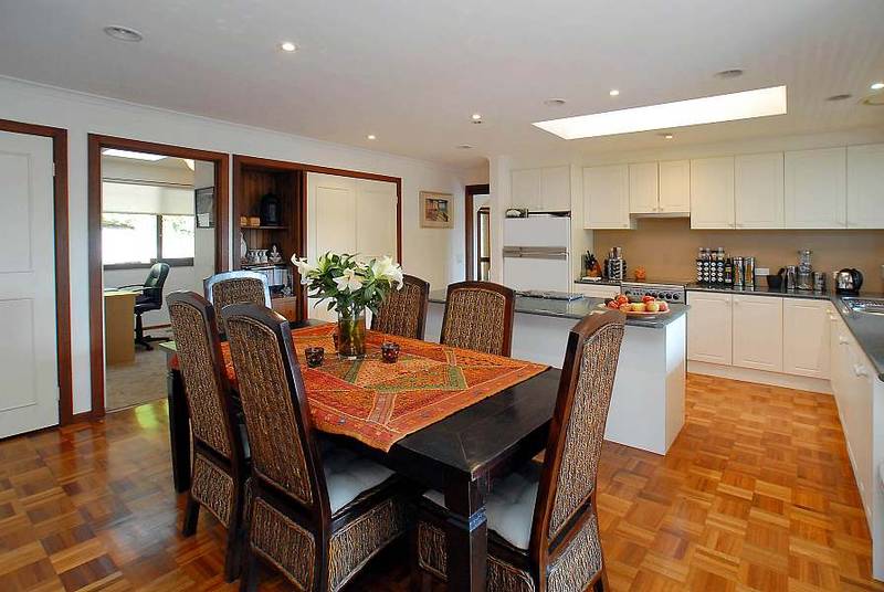 SOUNDLESS SURROUNDINGS Picture 2