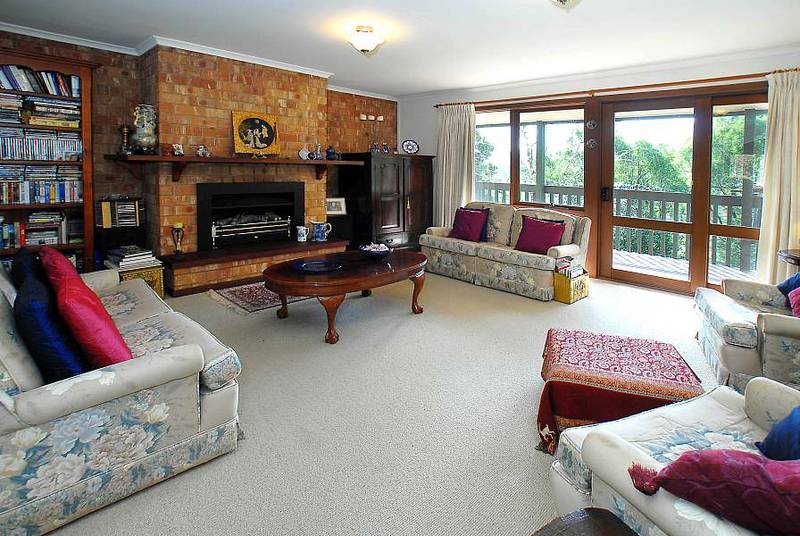 SOUNDLESS SURROUNDINGS Picture 3