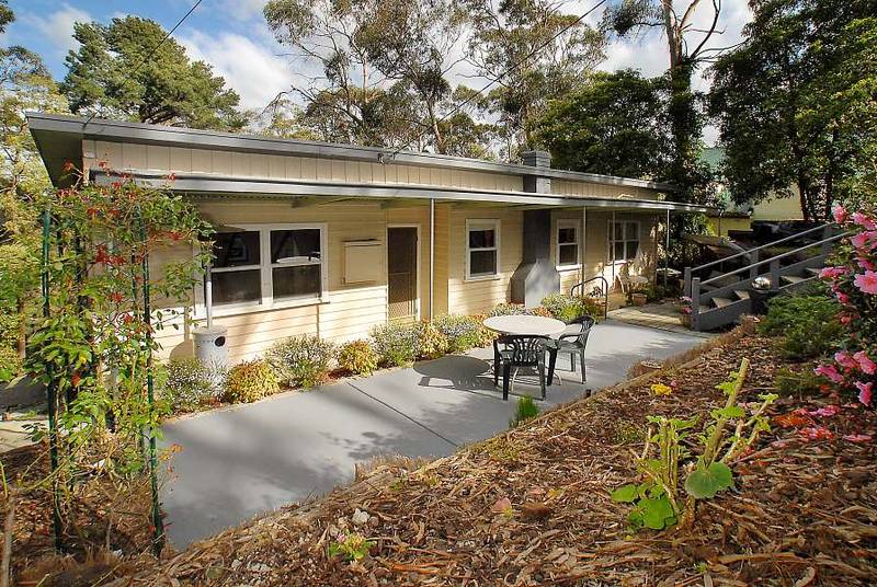 UNDER CONTRACT/UNDER OFFER Picture 1