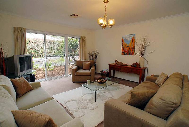 WHERE THE LIVING IS EASY Picture 2