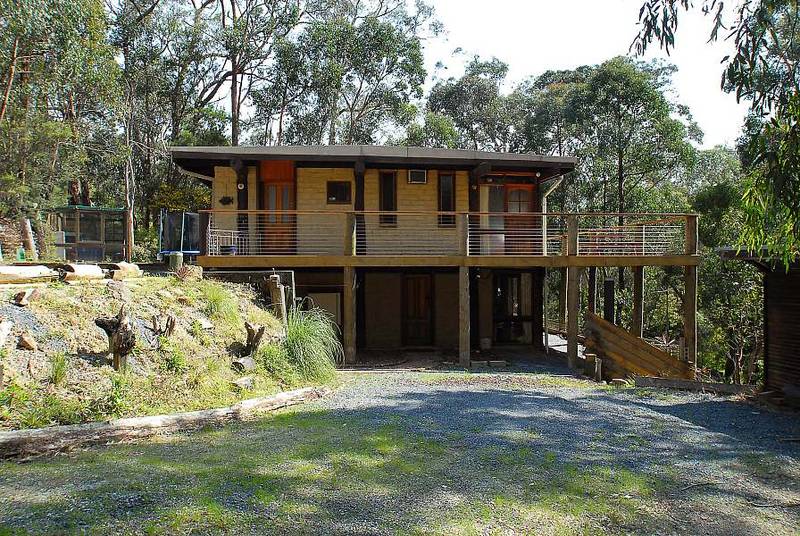 A WORLD OF MUDBRICK, TIMBER AND GLASS Picture 3