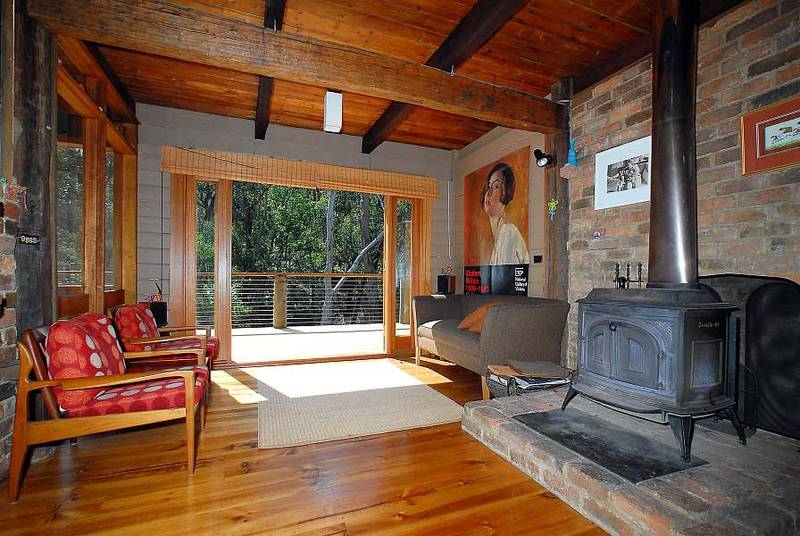 A WORLD OF MUDBRICK, TIMBER AND GLASS Picture 2