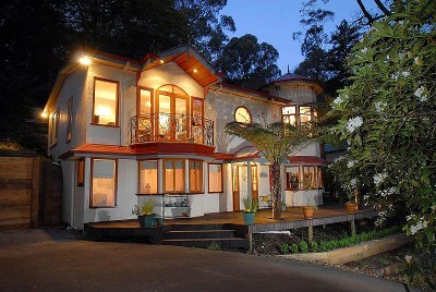 UNDER CONTRACT / UNDER OFFER UNDER CONTRACT / UNDER OFFER