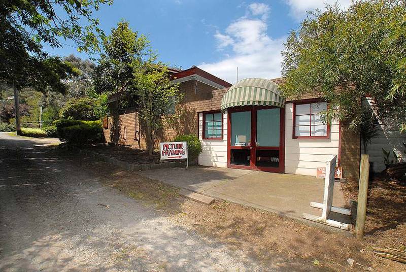 'PICTURE' YOURSELF HERE Picture 3