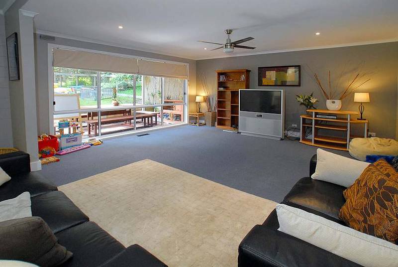 TIME TO UPSIZE YOUR FAMILY HOME? Picture 2