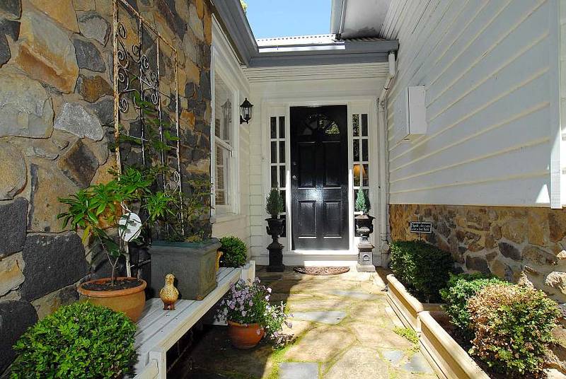 MAKARIA - "Re-Built" On Tradition Picture 3