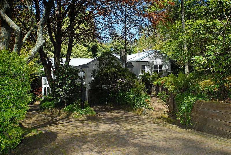 MAKARIA - "Re-Built" On Tradition Picture 2