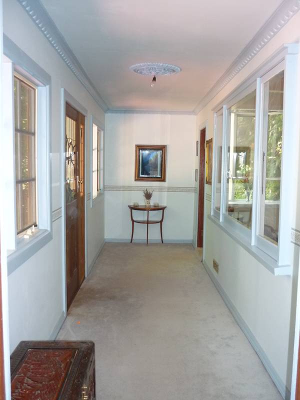 FAMILY HOME - WALK TO TECOMA Picture 3