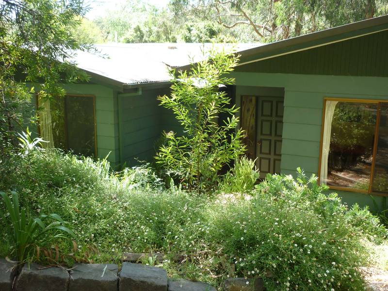 COMFORTABLE FAMILY HOME Picture 1