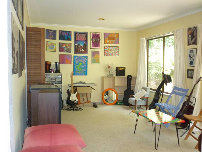 COMFORTABLE FAMILY HOME Picture 3