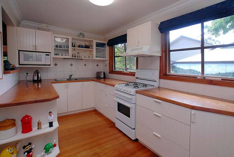 SEEING IS BELIEVING
SNEAK PREVIEW Picture 3