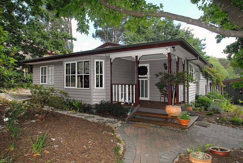 SEEING IS BELIEVING
SNEAK PREVIEW Picture 2