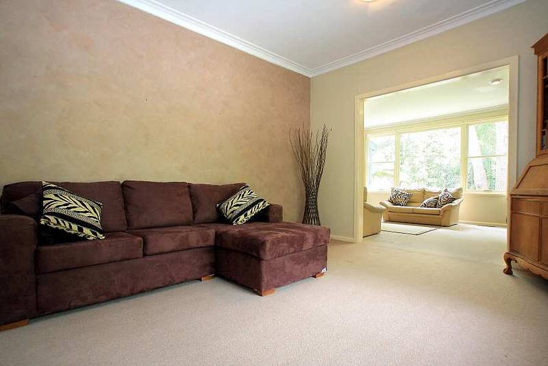 SPACIOUS FAMILY HOME IN GREAT LOCATION Picture 2