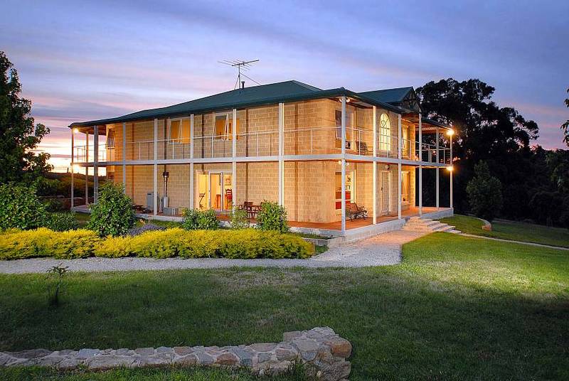 UNDER CONTRACT / UNDER OFFER 