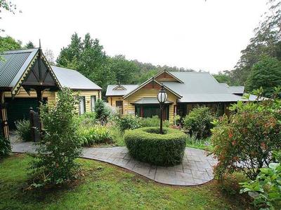 ALL THE CHARM OF YESTERYEAR Picture