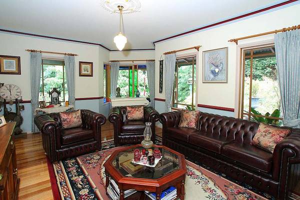 ALL THE CHARM OF YESTERYEAR Picture 2