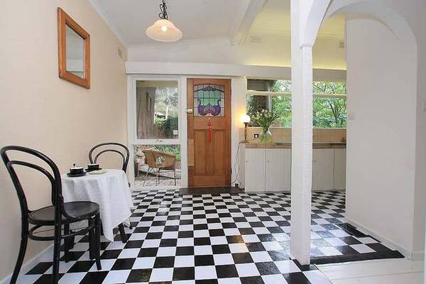 AN UNBEATABLE OFFER Picture 2