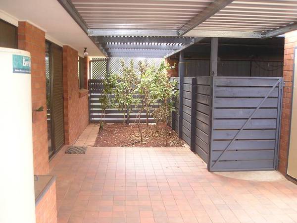 Lovely Leafy Location Picture 3