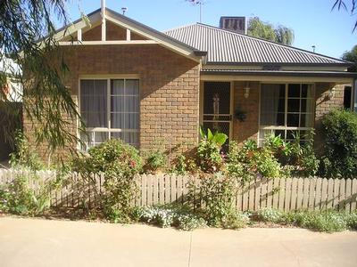 Yield & Capital Growth Picture Yield & Capital Growth Picture