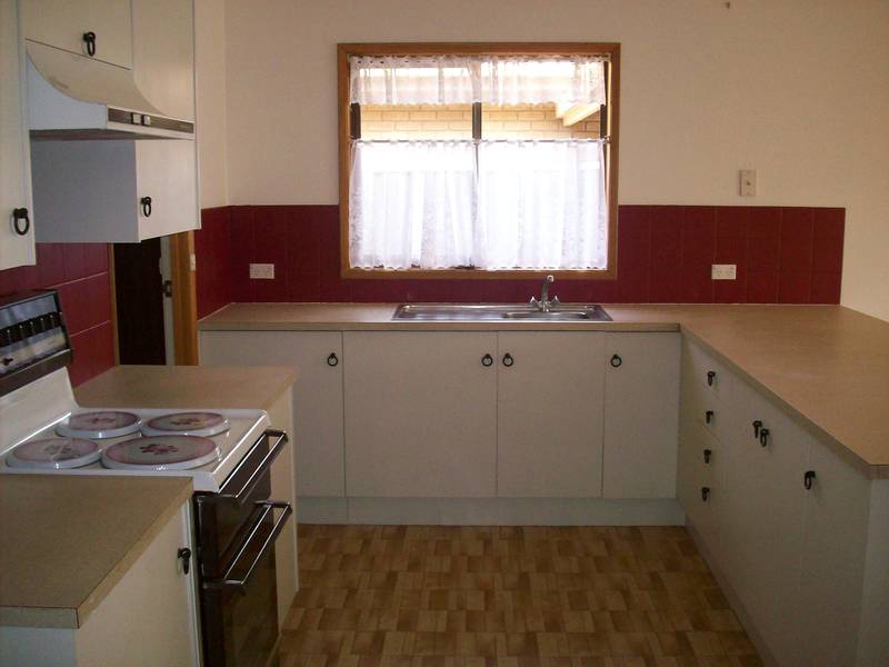 ONLY A STONES THROW AWAY FROM THE NEW MARINA Picture 3