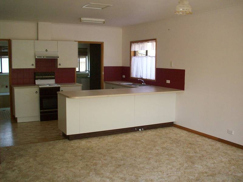 ONLY A STONES THROW AWAY FROM THE NEW MARINA Picture 2