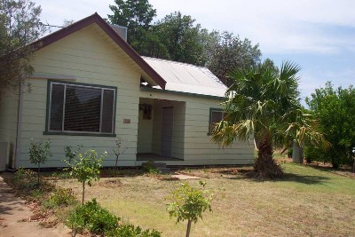 LARGE BACKYARD FOR YOU TO ENJOY Picture