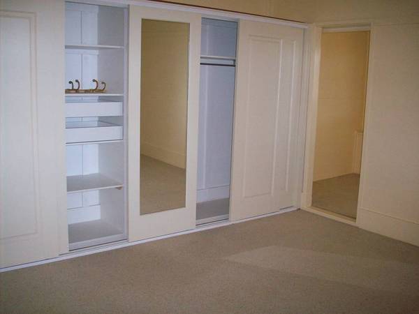 NEWLY RENOVATED PICTURESQUE HOME. Picture 3