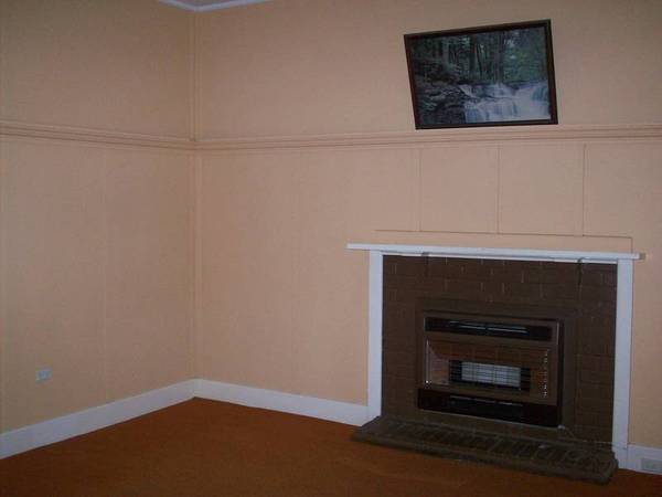 LOW MAINTENANCE FAMILY HOME Picture 3