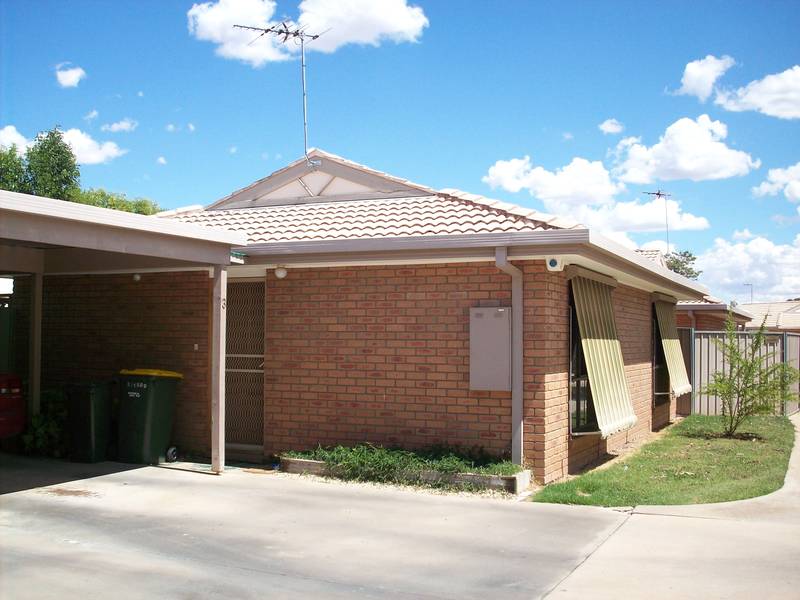 IDEAL LOCATION Picture 2