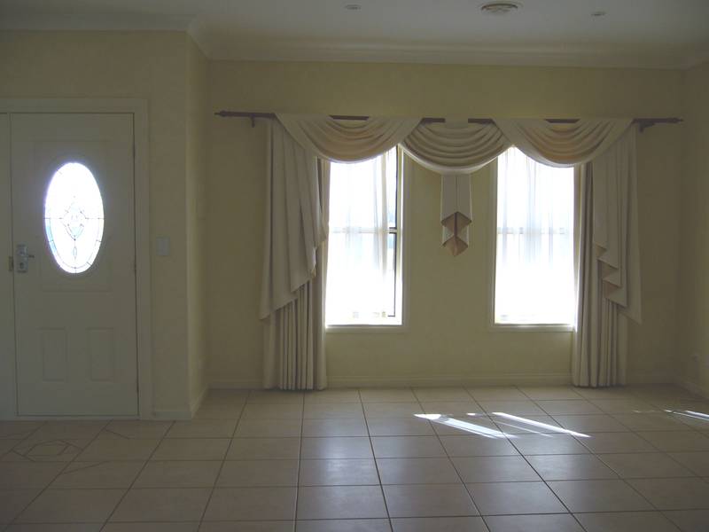 Prestige House / Townhouse Picture 3