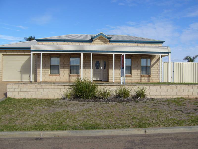 Prestige House / Townhouse Picture 1